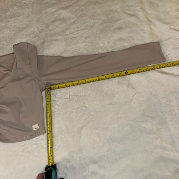 Vuori Medium Long Sleeve Ruched Bra Top Womens Light Tan EUC - Picture 10 of 10